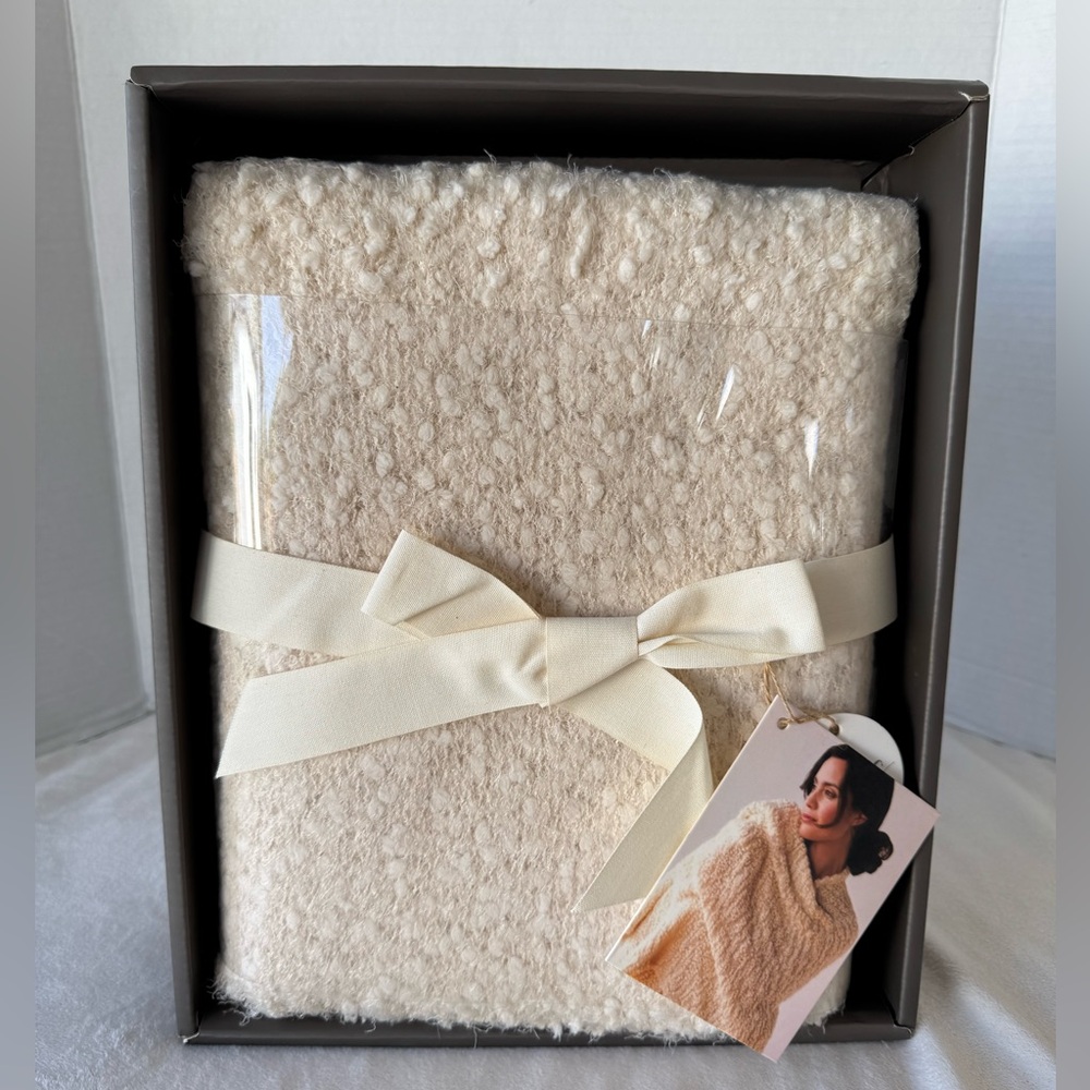 New DEMDACO Cream Giving Shawl 100% Nylon-NWT In Box Cozy Soft Shawl - Picture 3 of 15